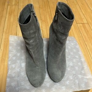 Prada boots. Suede. Grey. Used.